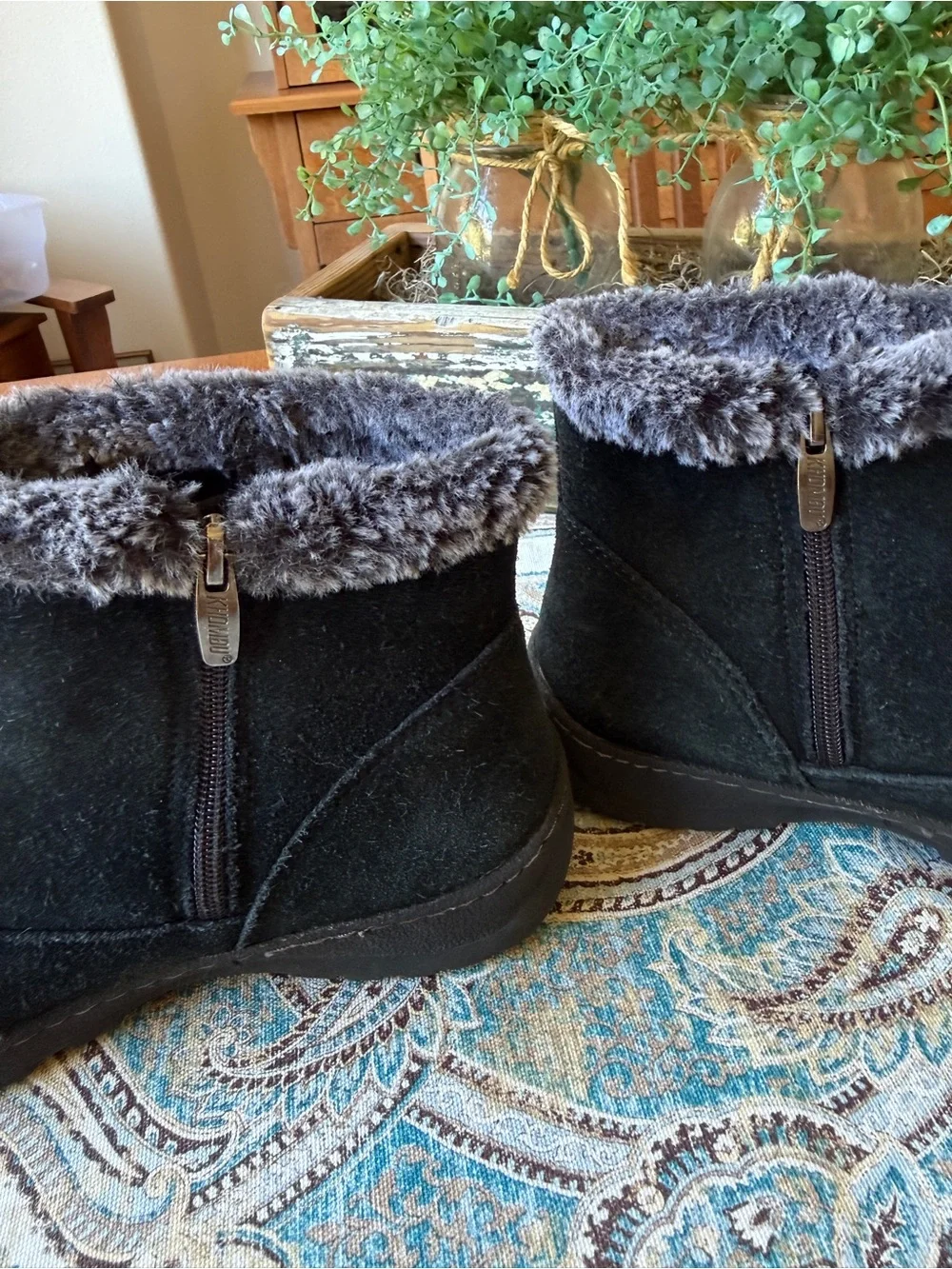 Khombu Iris Suede Ankle Boots Faux Fur Winter Side Zip Black Women’s 8M